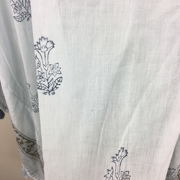 Lovestitch | Oversized Soft Blue Print Poncho - H4 - Picture 5 of 7